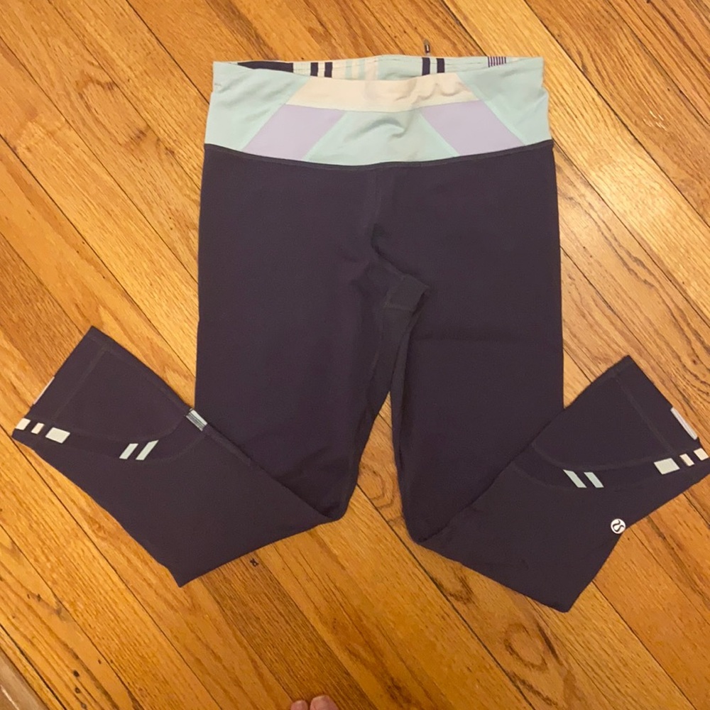 Lululemon navy cropped leggings size 4